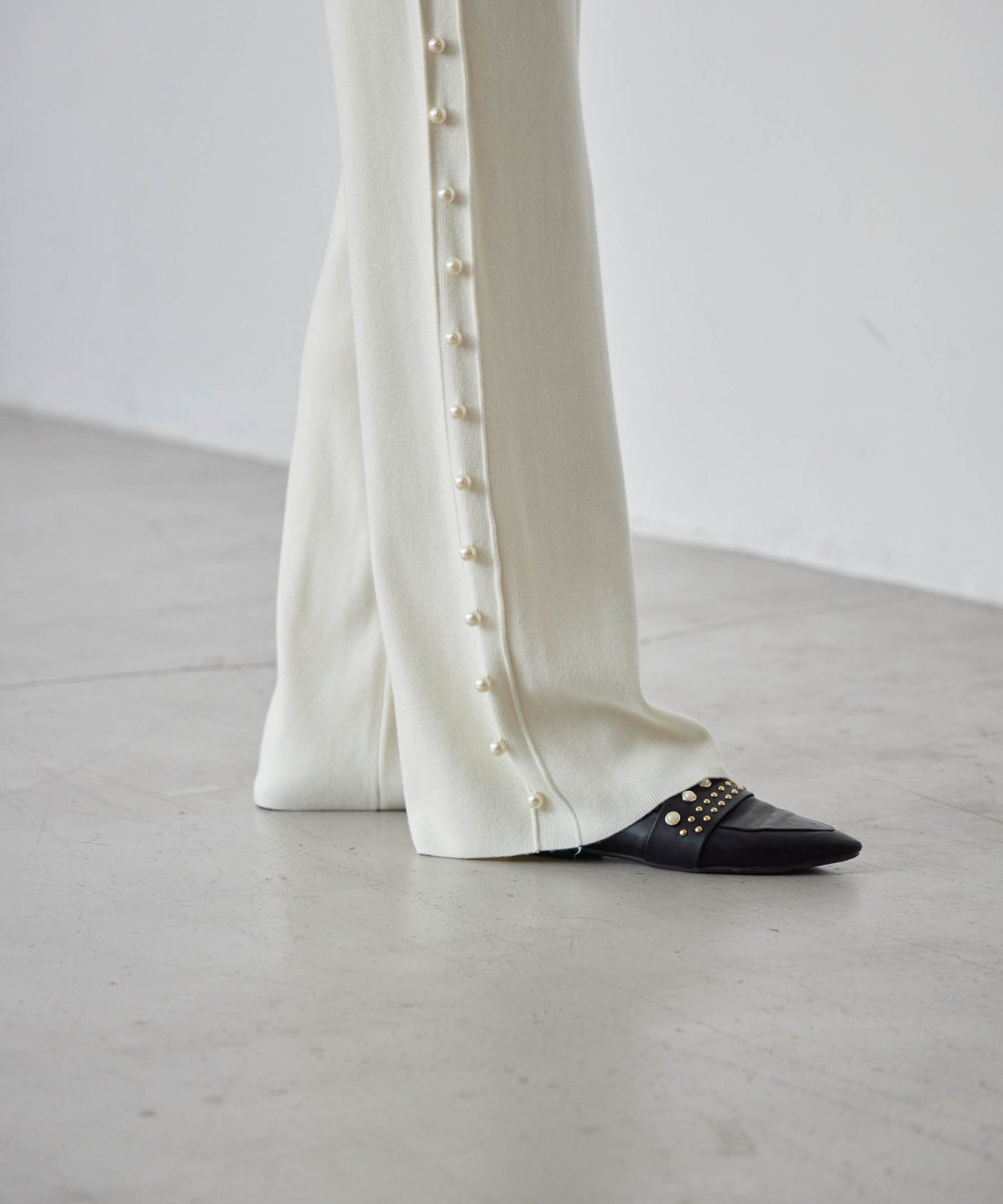 knit pants with side pearls
