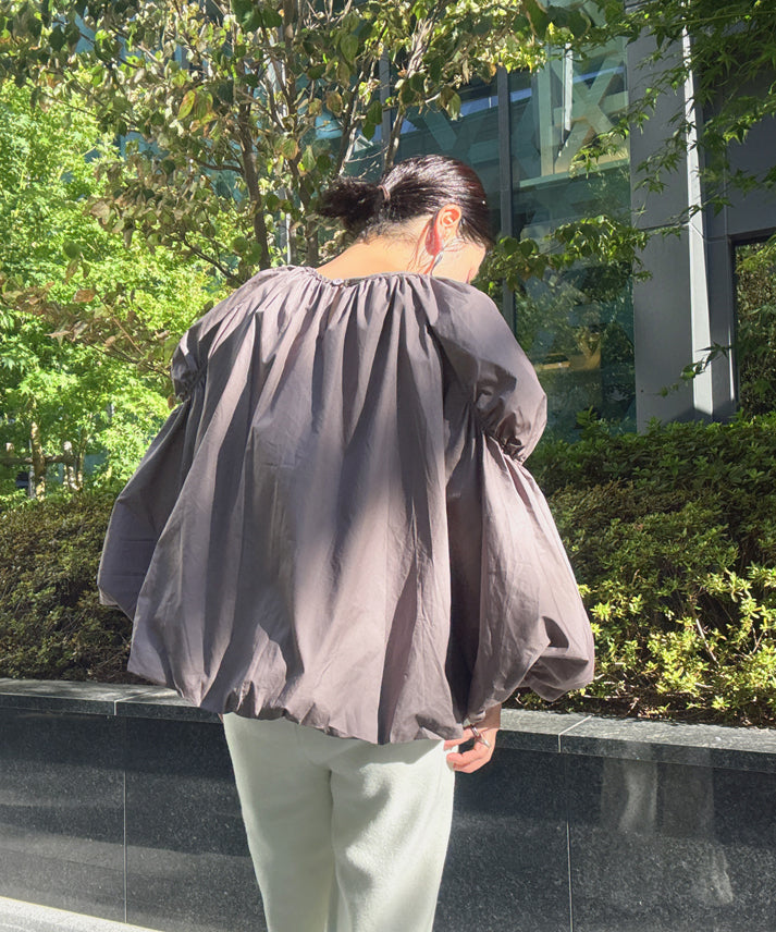volume long sleeve blouse