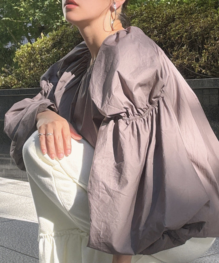volume long sleeve blouse