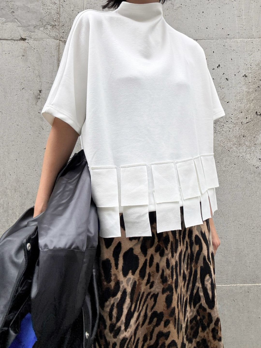 tab detail highneck Tshirt