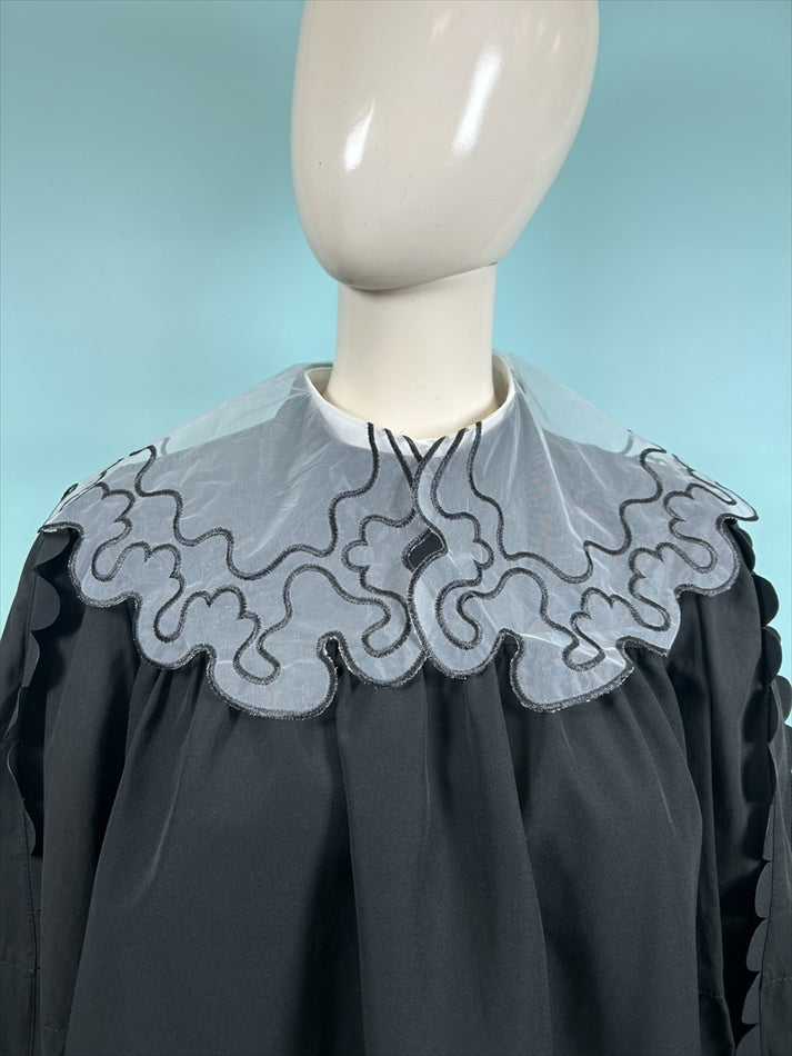wavy line embroidery false collar