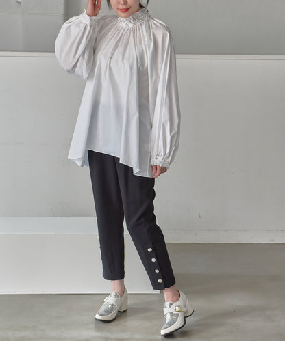 neckpearl gather blouse