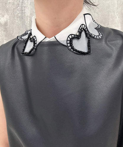 heart black border false collar