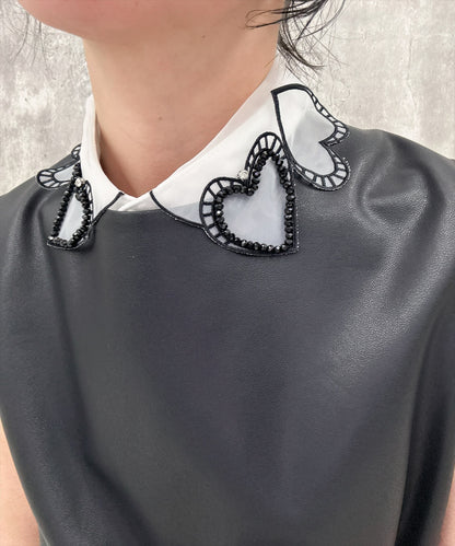 heart black border false collar