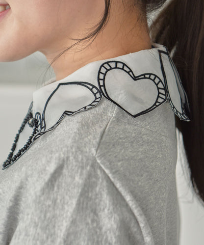 heart black border false collar