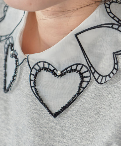 heart black border false collar