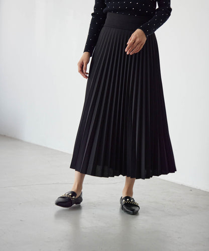 pleated skirt