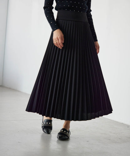 pleated skirt