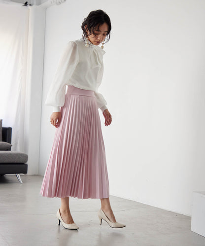 pleated skirt