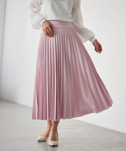 pleated skirt