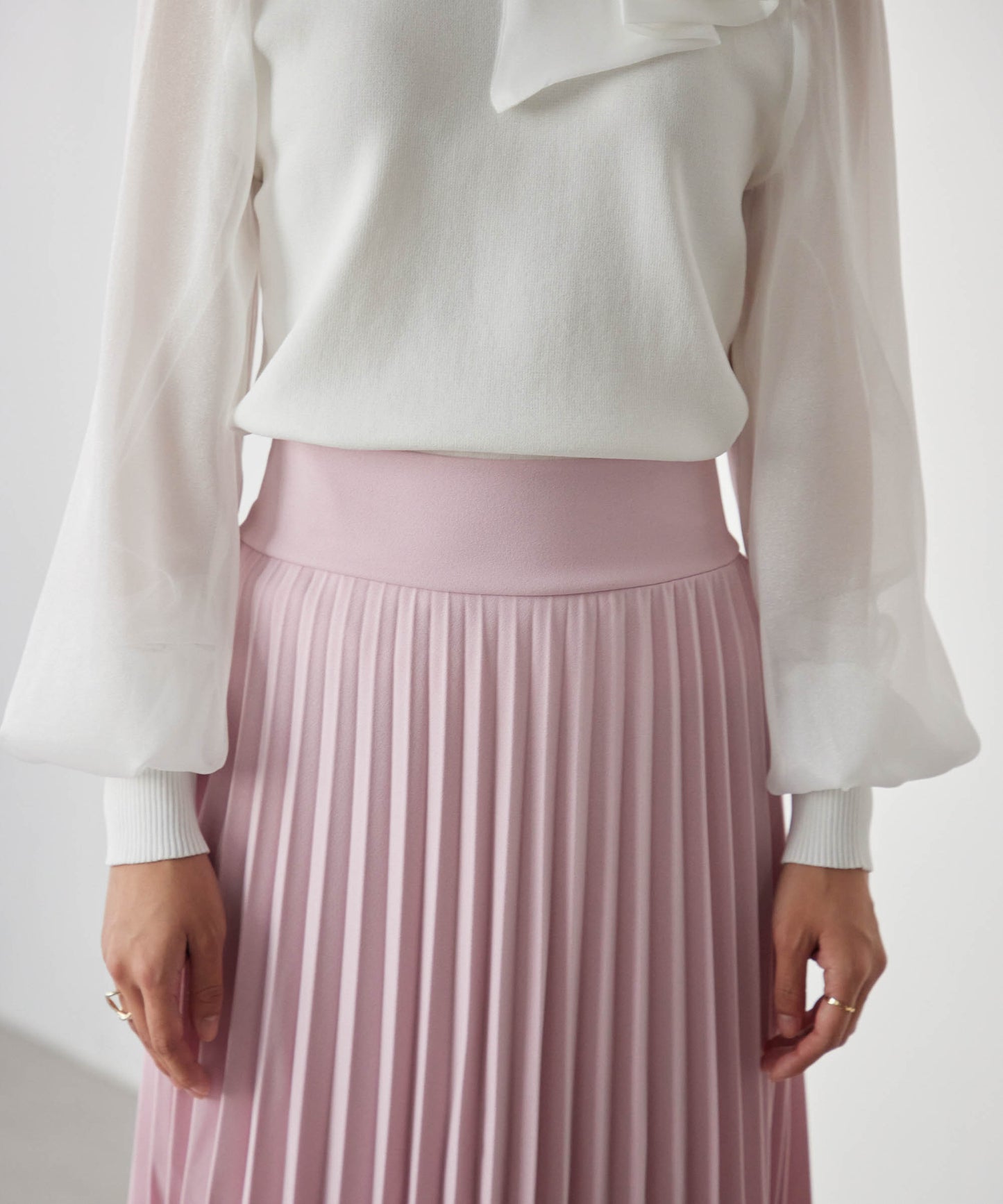 pleated skirt