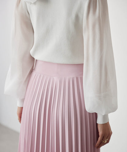 pleated skirt