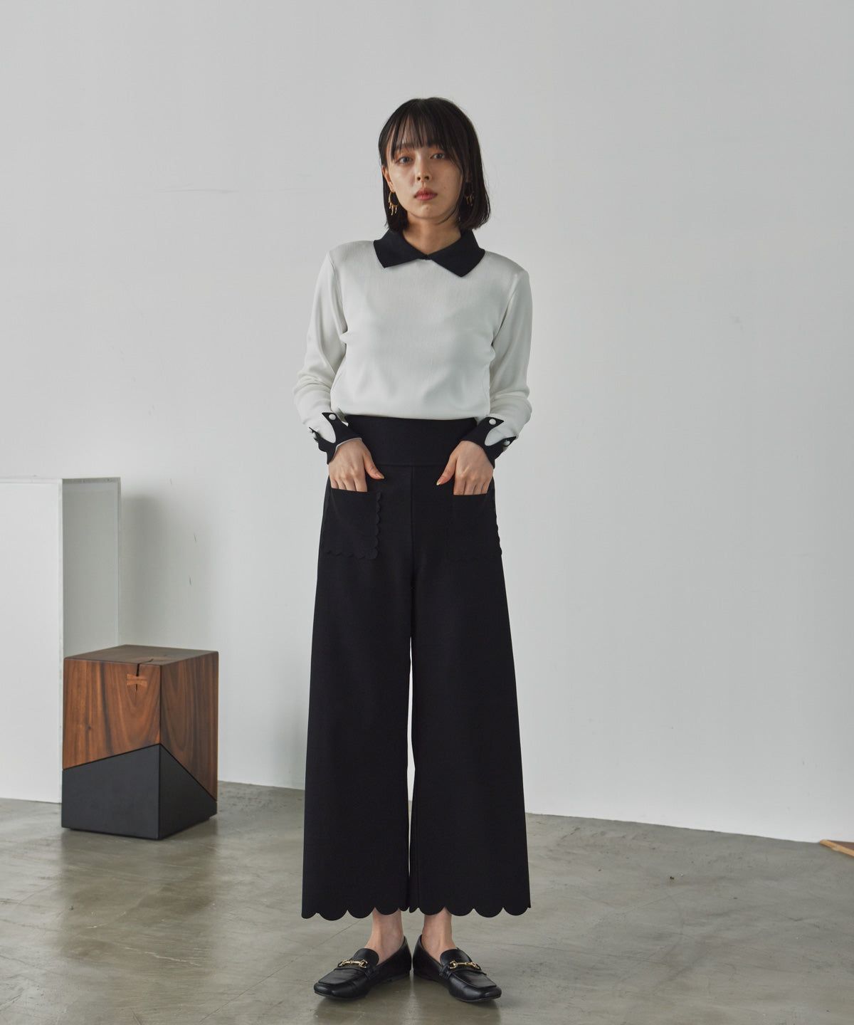 hem pocket scalloped pants