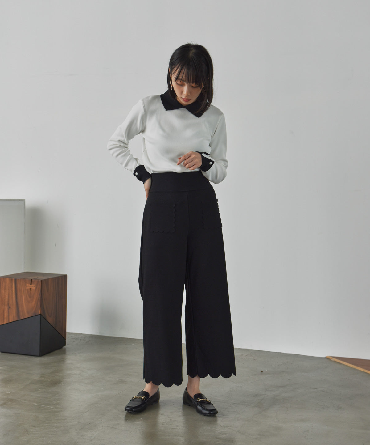 hem pocket scalloped pants