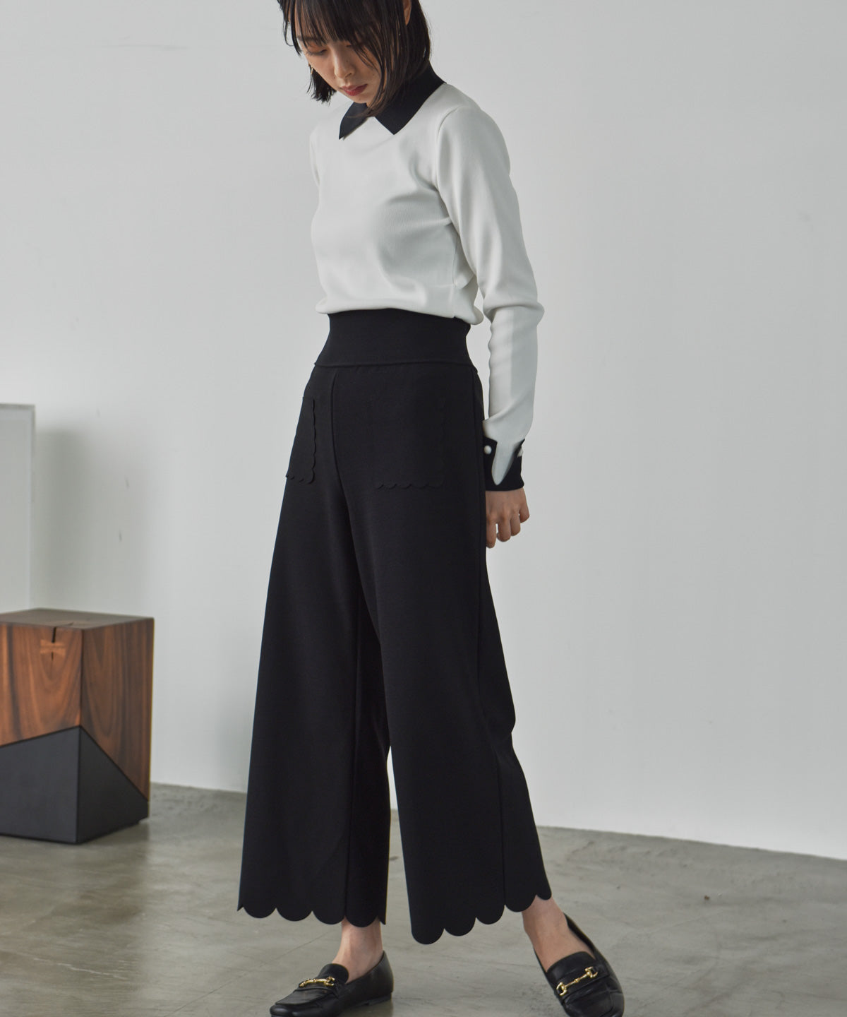 hem pocket scalloped pants