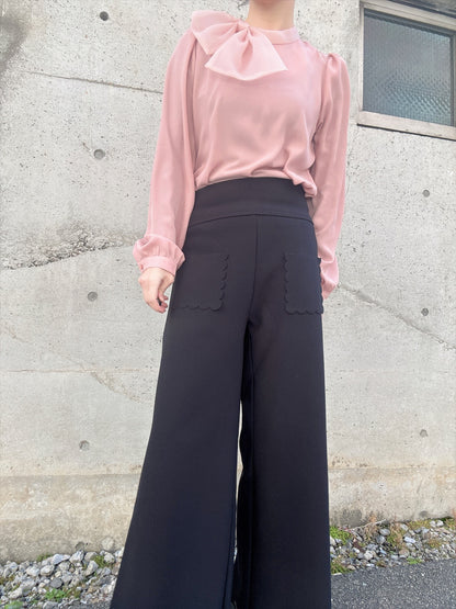 hem pocket scalloped pants