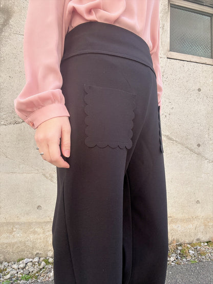 hem pocket scalloped pants