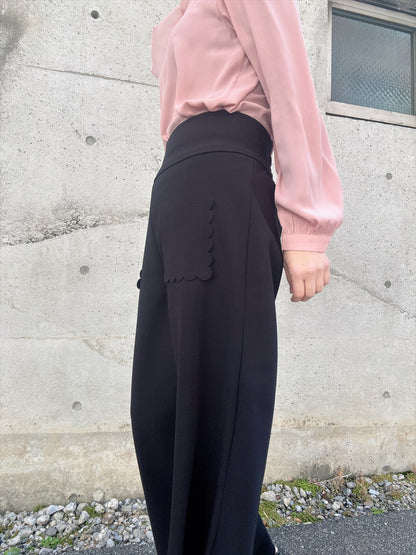 hem pocket scalloped pants