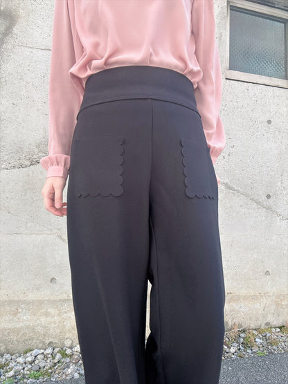 hem pocket scalloped pants