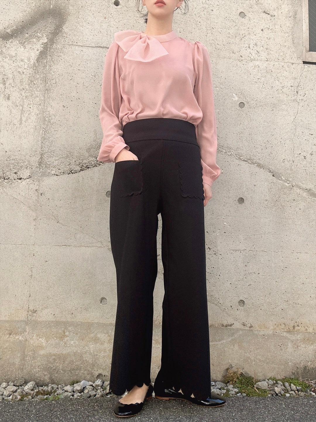 hem pocket scalloped pants