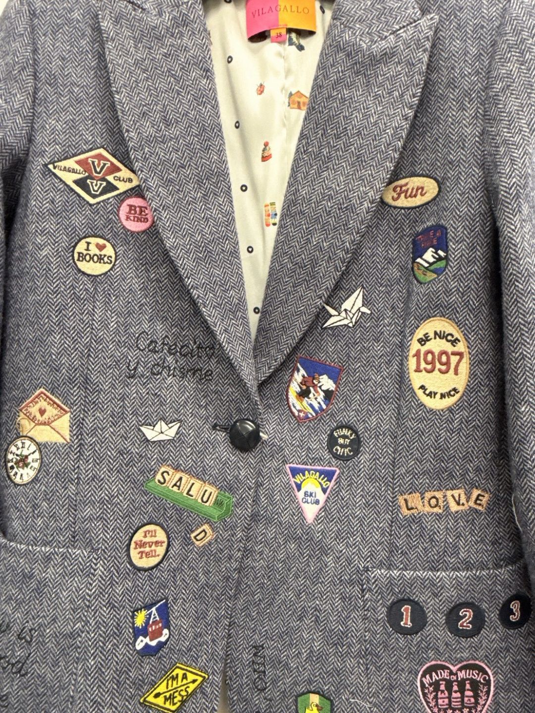 VILAGALLO chaqueta lana azul insignias bordadas jacket