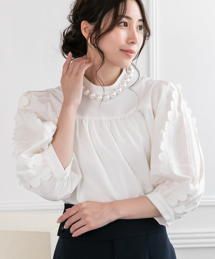 sleeve scalloped blouse