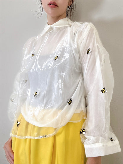 bee pattern blouse
