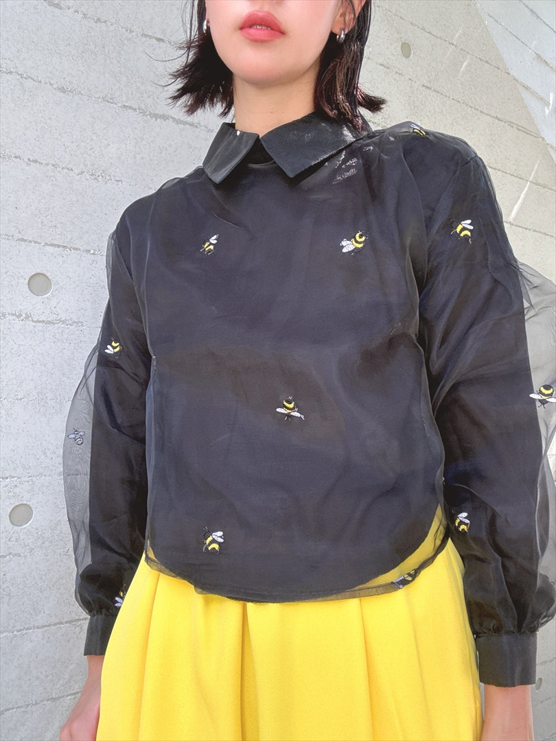 bee pattern blouse