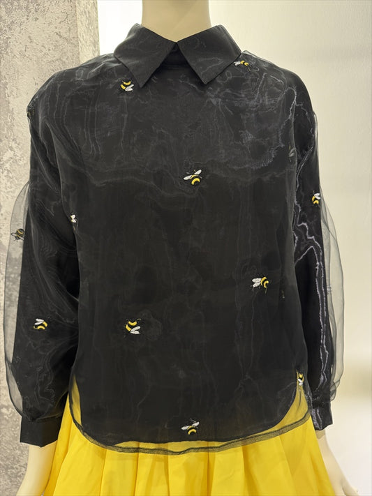 bee pattern blouse