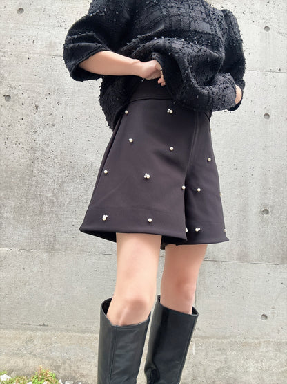 short pants with pearl