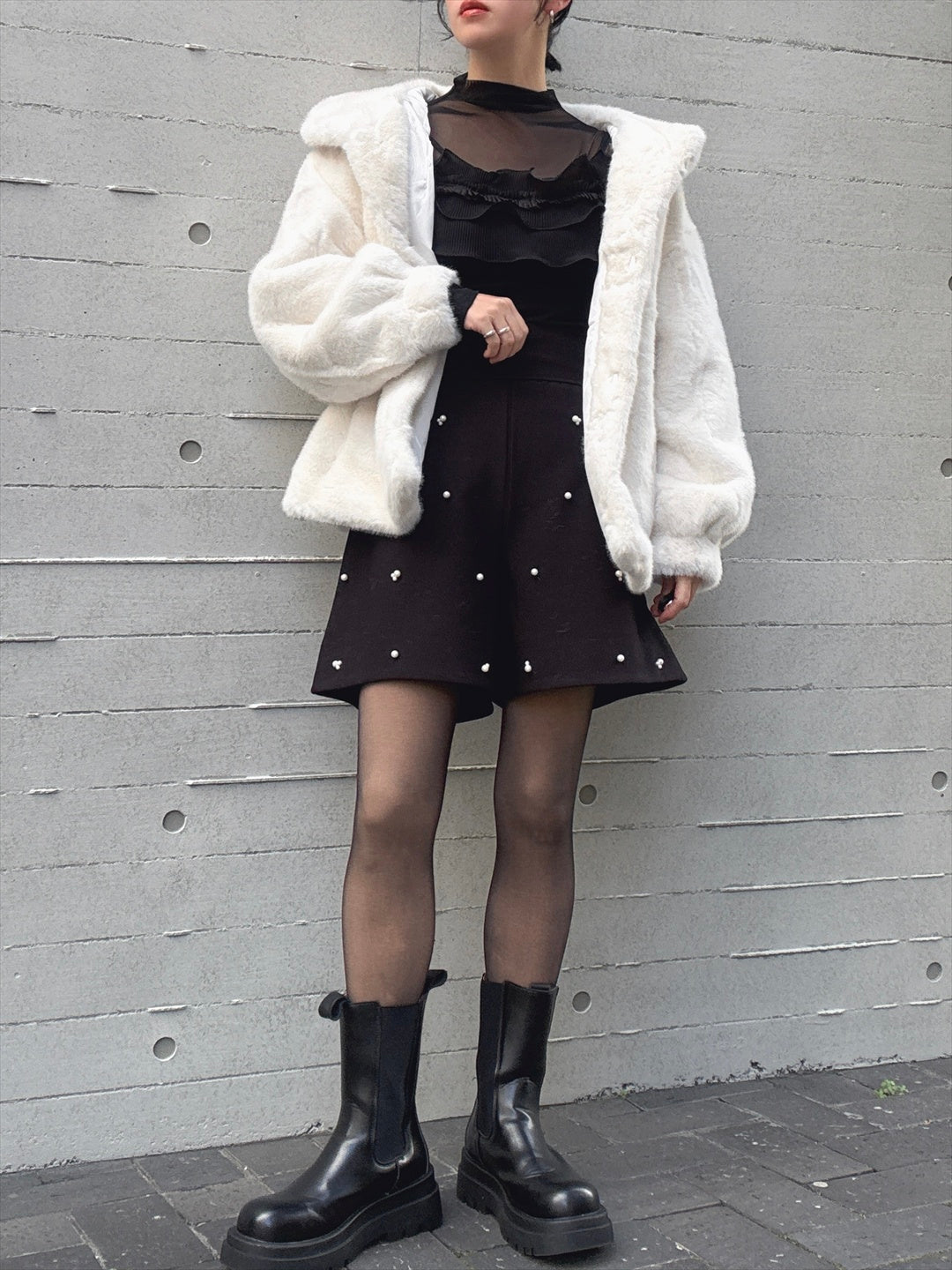 short pants with pearl