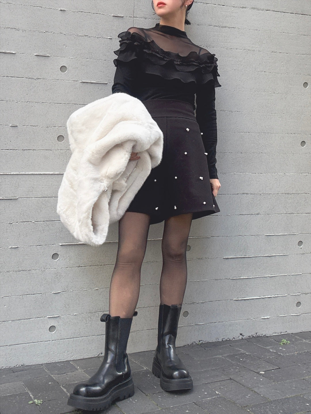 short pants with pearl