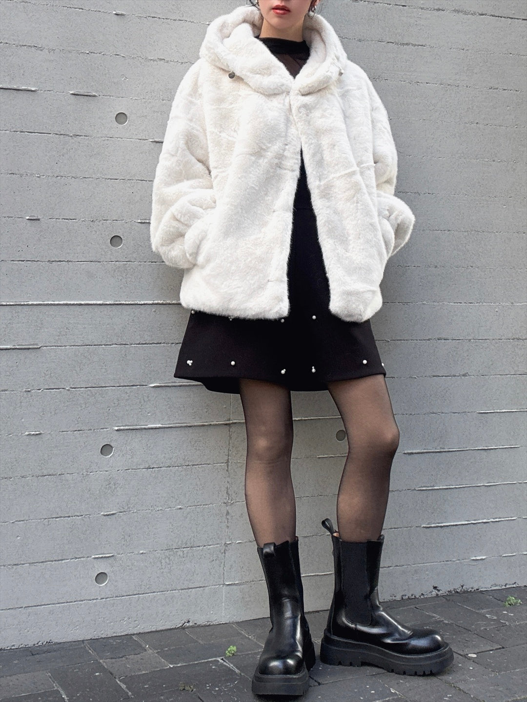 short pants with pearl