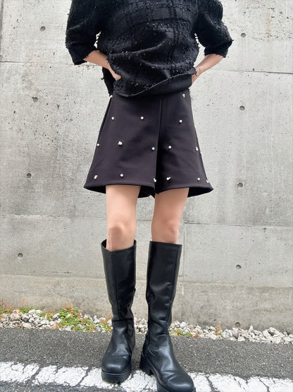 short pants with pearl