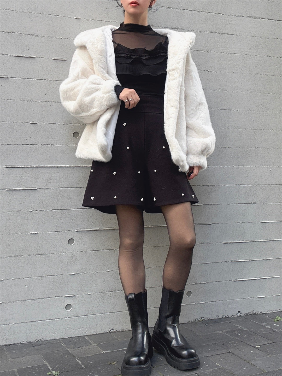 short pants with pearl