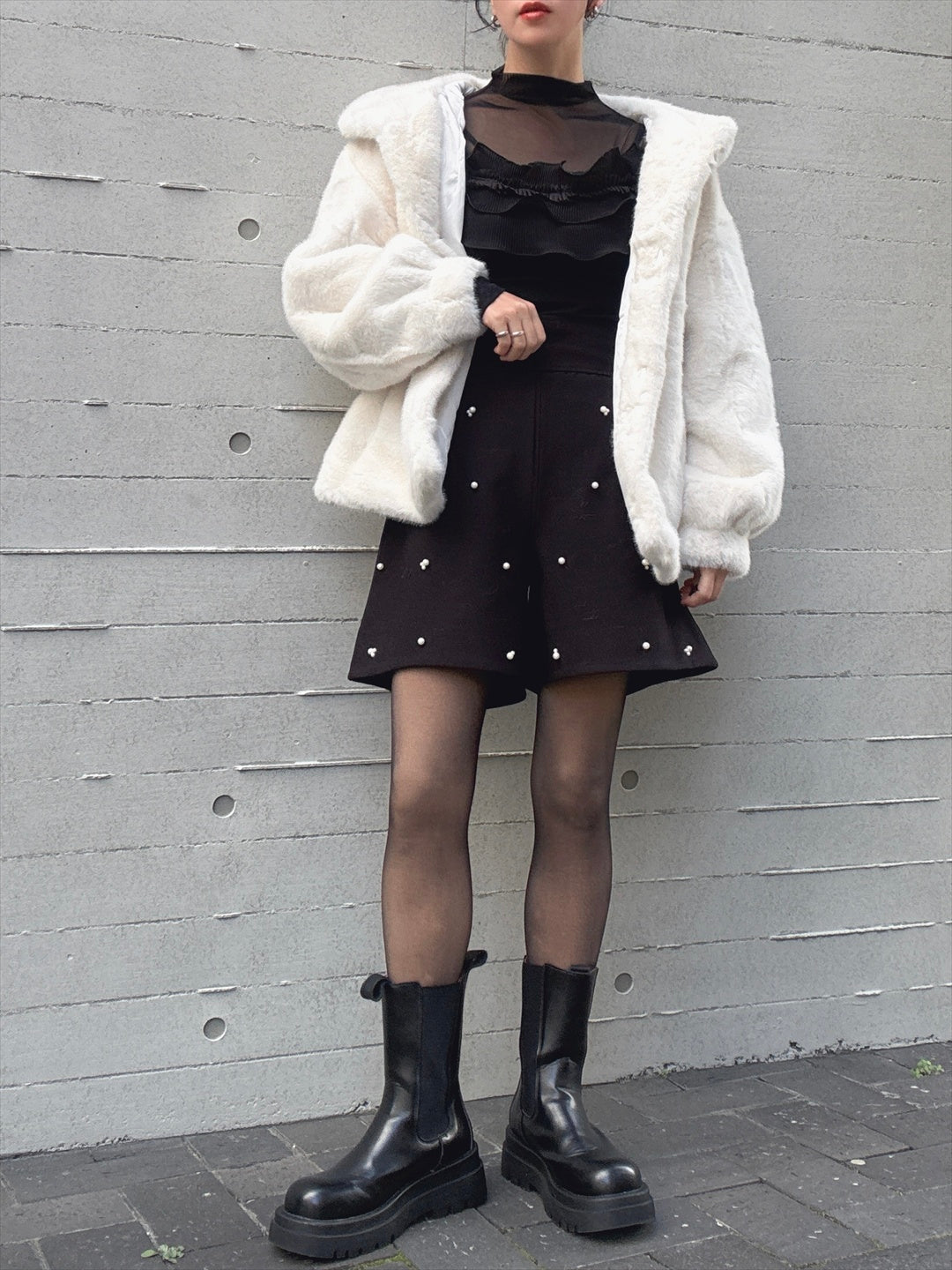 short pants with pearl