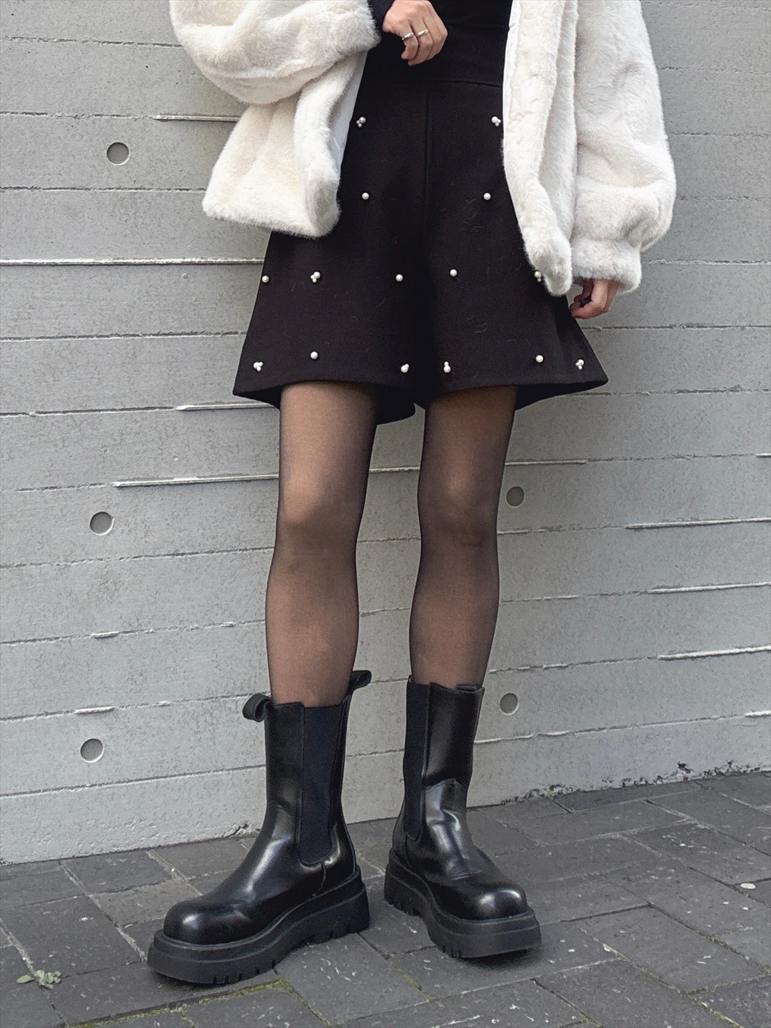 short pants with pearl