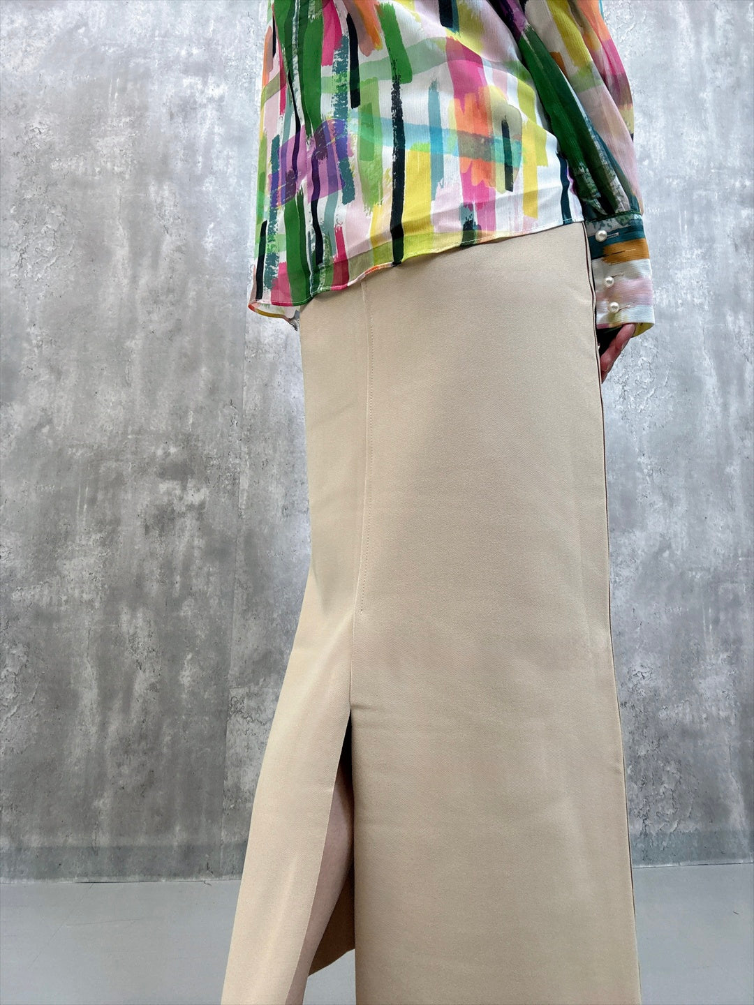 back slit skirt