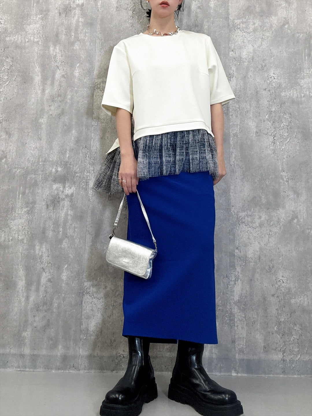 back slit skirt