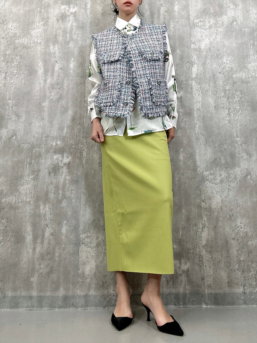 back slit skirt