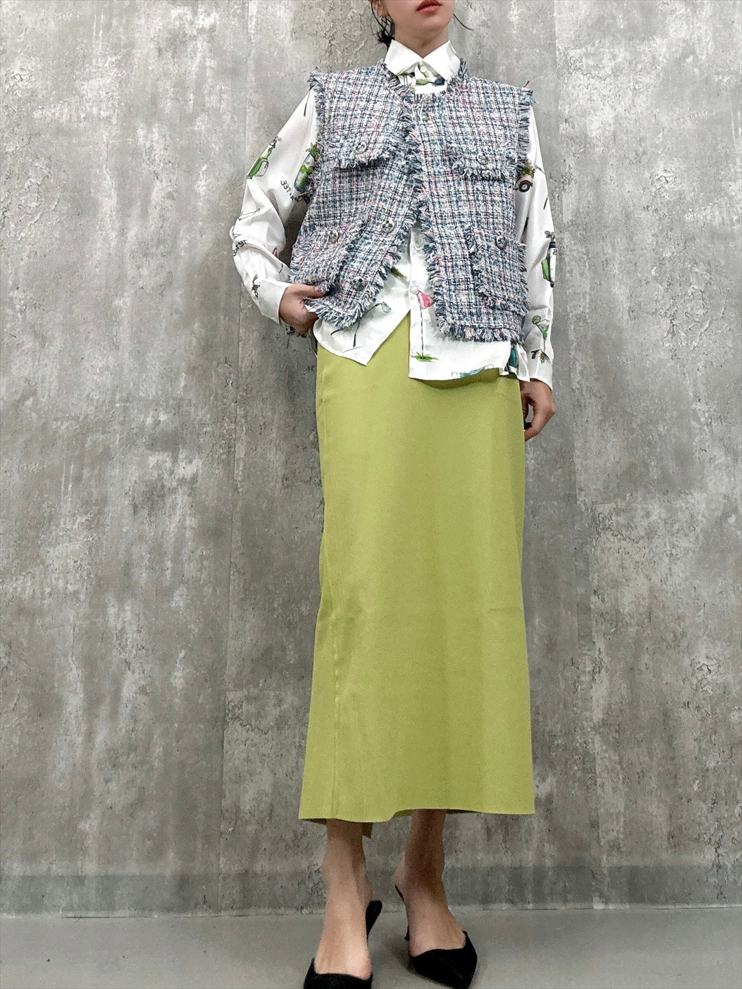 back slit skirt