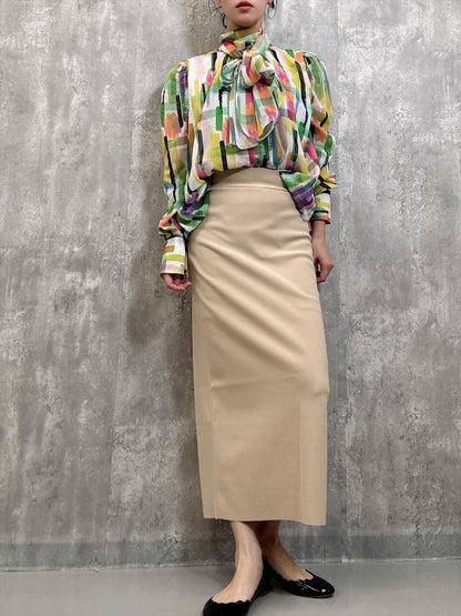 back slit skirt