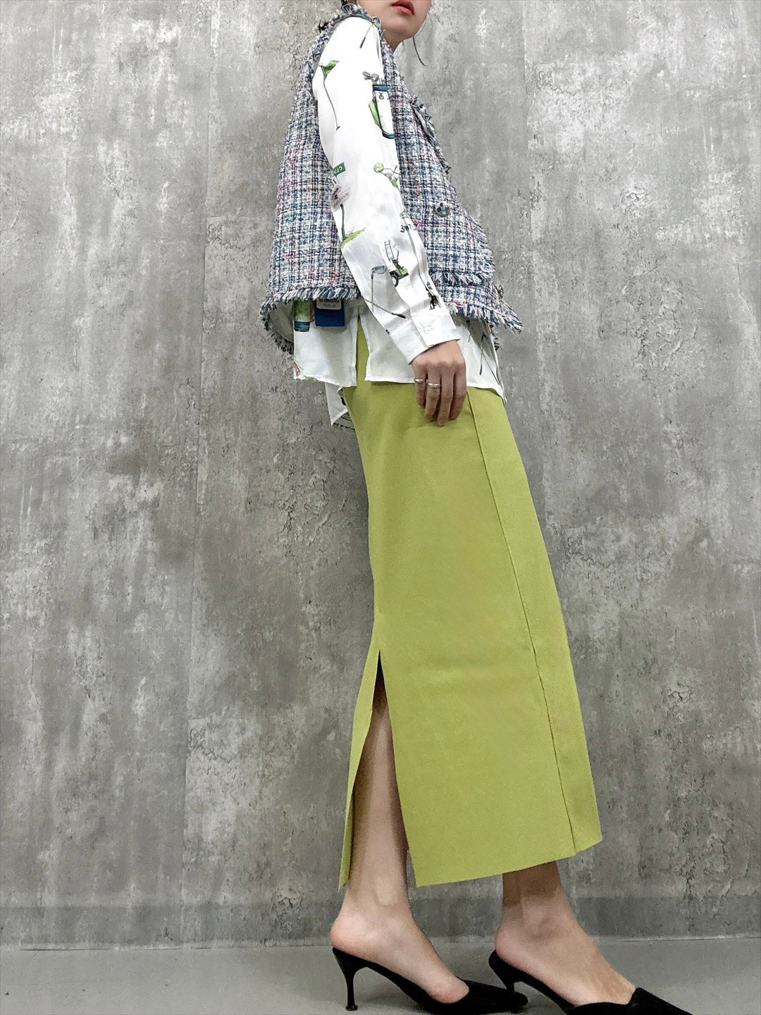 back slit skirt