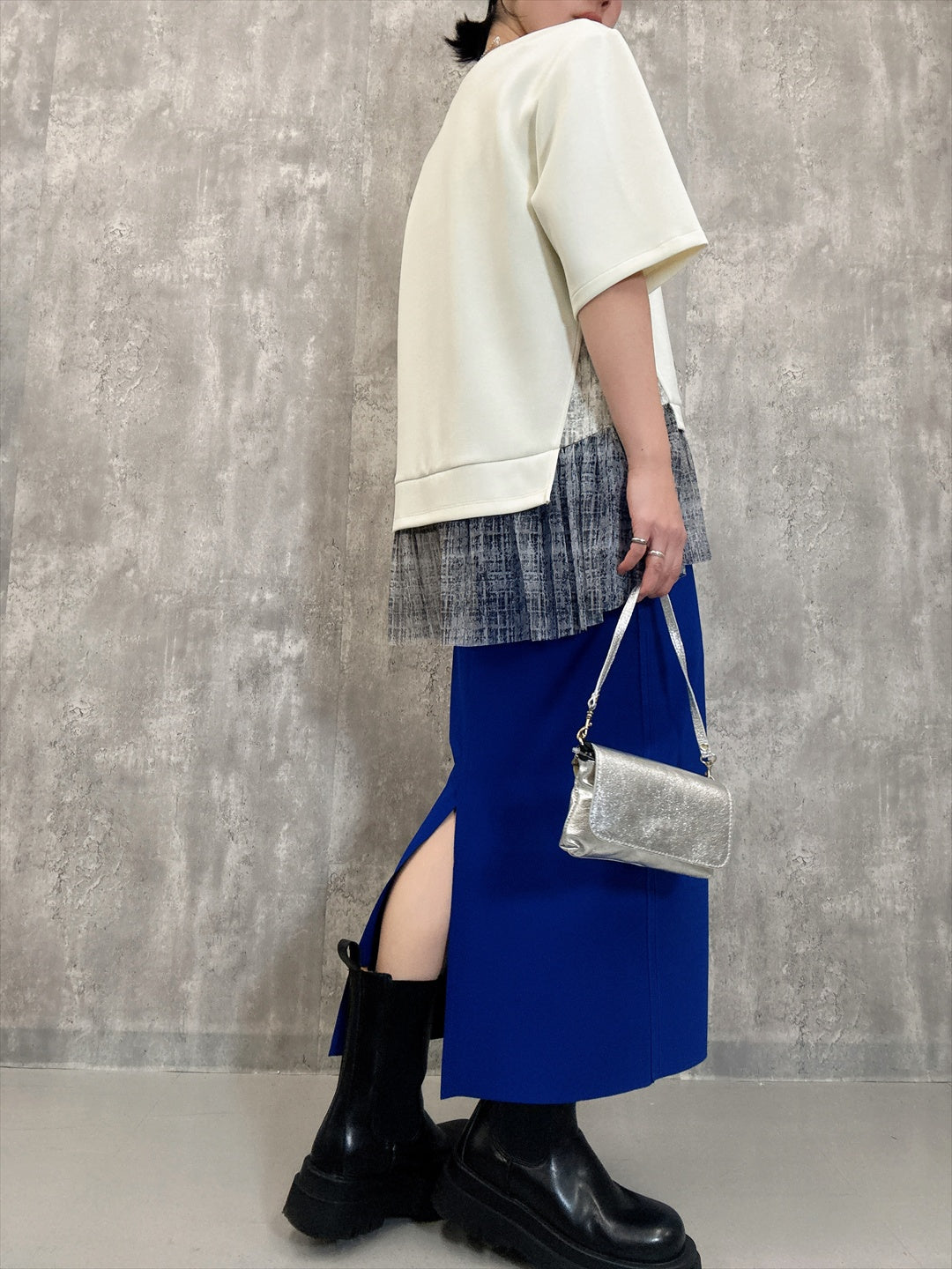 back slit skirt