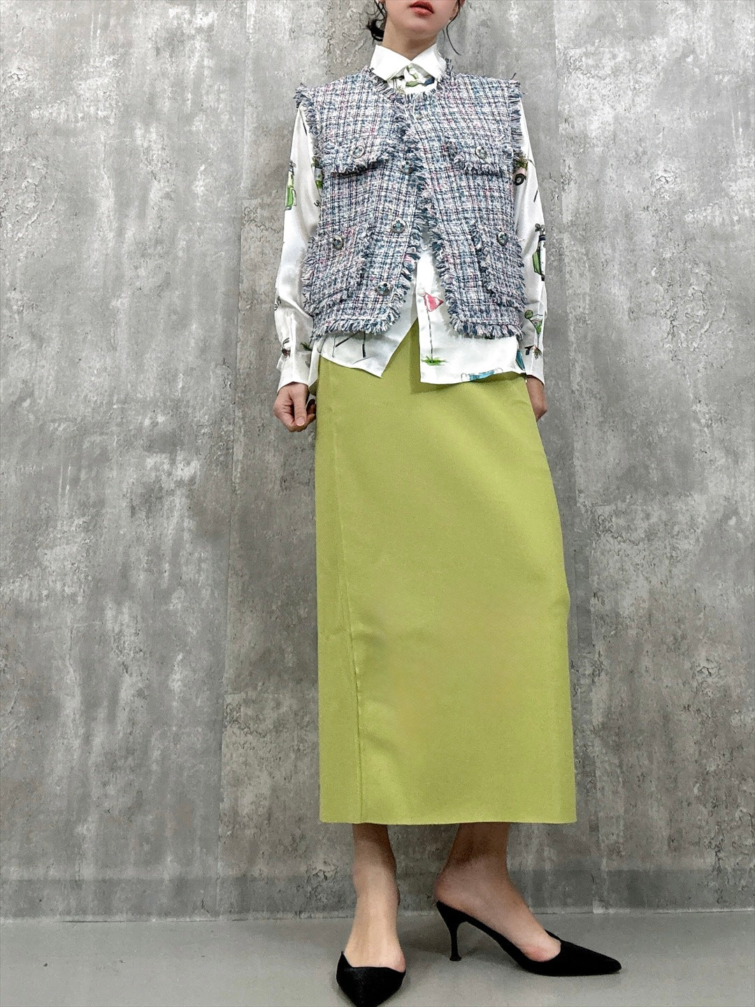 back slit skirt