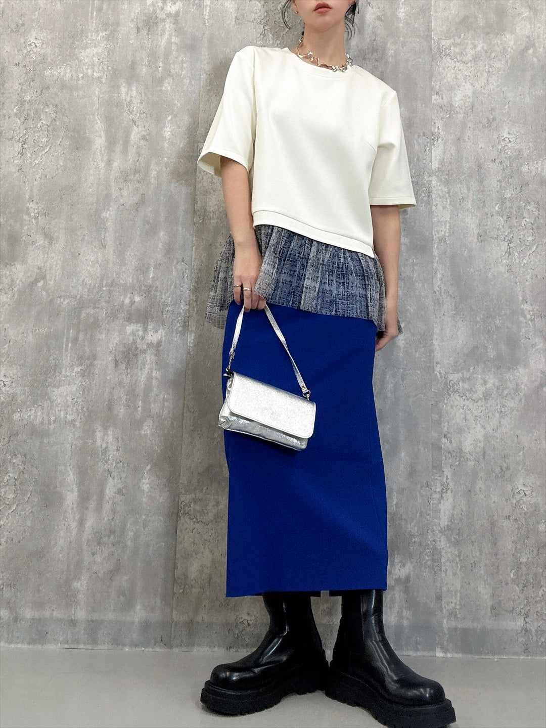 back slit skirt