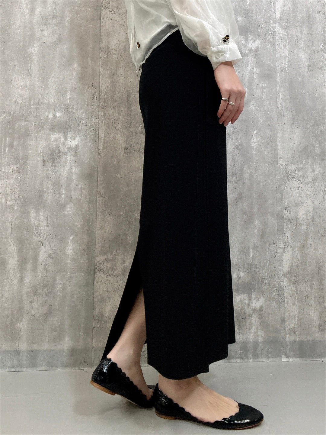 back slit skirt