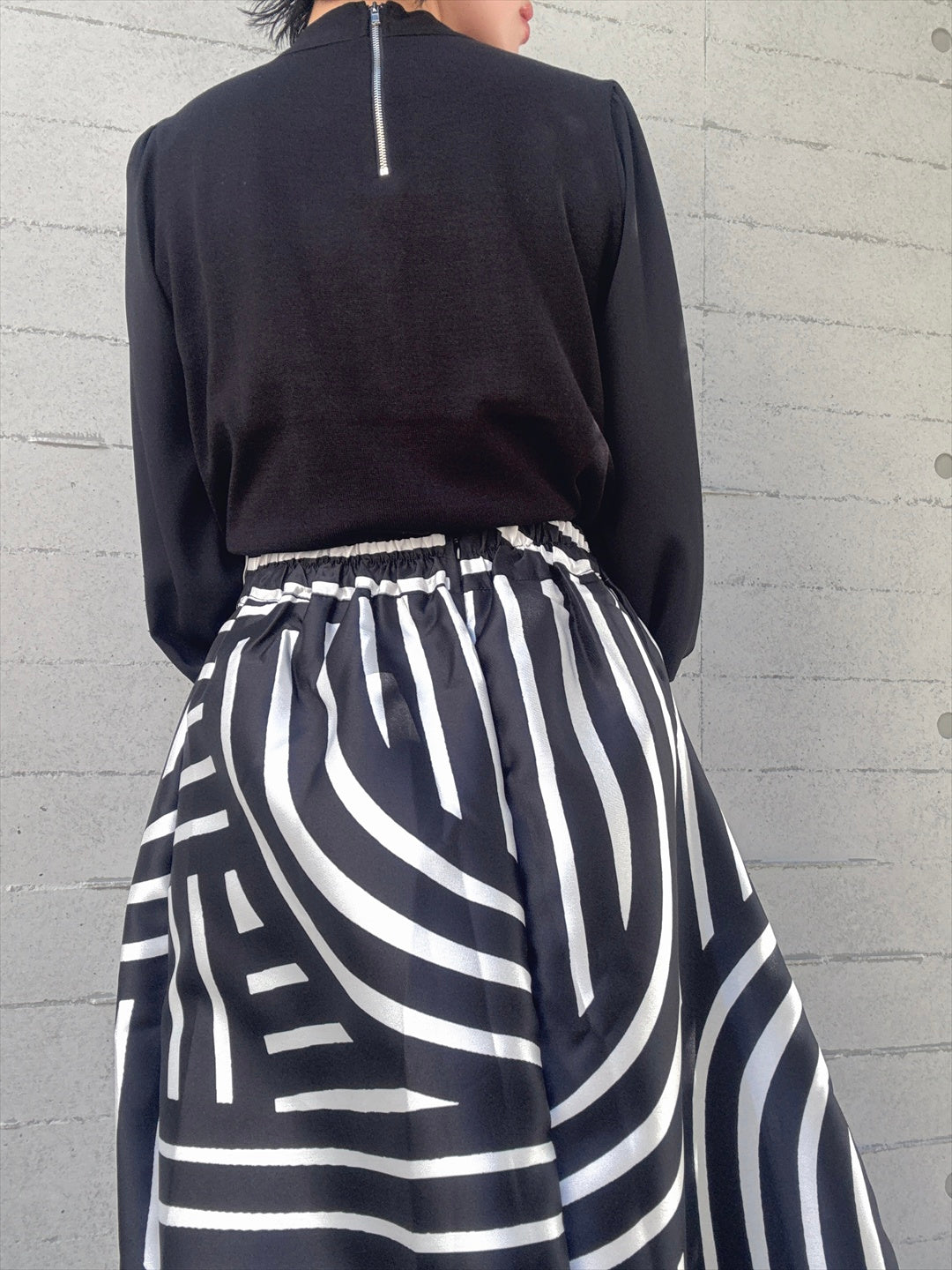 sleeve chiffon back zip knit