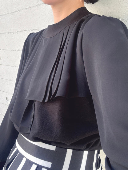 sleeve chiffon back zip knit