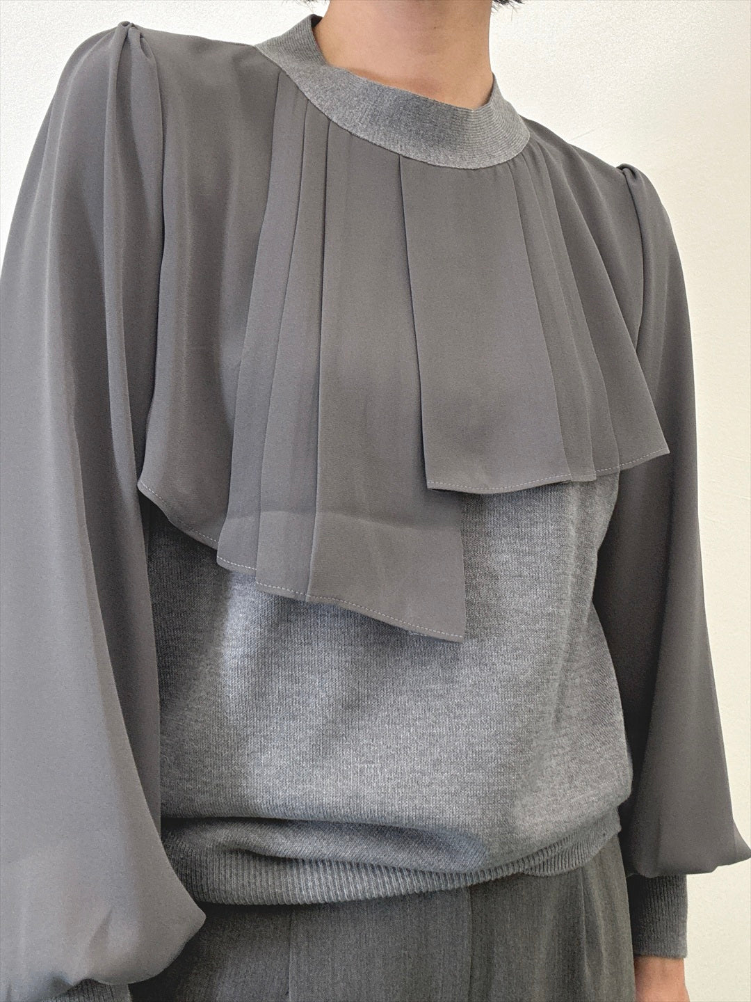 sleeve chiffon back zip knit